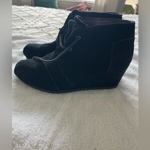 Bobs from Sketchers black suede wedge ankle booties lace up memory foam Size 10